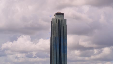 Low-angle-view-of-the-tall-The-Williams-Tower-skyscraper-building-in-Houston,-Texas
