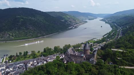 Scenic-Drone-View-of-Middle-Rhine-Valley,-Hilltop-Castle-Atop-Medieval-Bacharach-Town