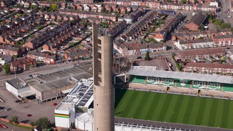 Torre-De-Elevación-Nacional-De-Northampton-Y-Estadio-De-Rugby-De-Los-Saints-Vista-Aérea-Fondo-Del-Terreno-Del-Equipo-De-La-Ciudad