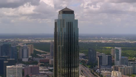 Aerial-view-of-the-Williams-Tower-skyscraper-in-Houston,-Texas-Galleria-area