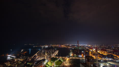 Lapso-De-Tiempo-De-Truenos-Y-Relámpagos-Sobre-El-Horizonte-Iluminado-De-Helsinki-Por-La-Noche