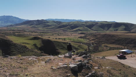 Tourist-man-observing-spectacular-landscape-view-of-Andean-mountains-in-Tafí-del-Valle