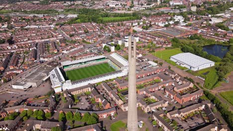 Vista-Aérea-Que-Rodea-El-Campo-Del-Equipo-Del-Estadio-De-Rugby-De-Los-Northampton-Saints-Y-El-Punto-De-Referencia-De-La-Torre-De-Elevación-Nacional