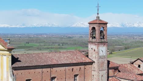 famous-Church-of-Saint-Peter-Apostle,-charming-Italian-town-Gabiano,-Italy