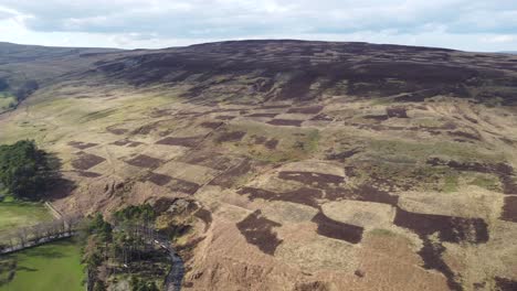 Panorámica-De-Drones-Sobre-El-Campo-Del-Condado-De-Durham-2