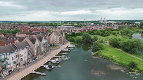 Moving-drone-shot-capturing-townscape-under-a-cloudy-day-in-Eastbourne,-England