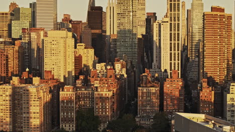 Nyc-Nueva-York-Antena-V372-Drone-Sobrevuelo-Ed-Koch-Puente-Queensboro-Capturando-El-Próspero-Vecindario-De-Sutton-Place-Y-El-Paisaje-Urbano-Del-Amanecer-Del-Centro-De-Manhattan---Filmado-Con-Mavic-3-Pro-Cine---Septiembre-De-2023