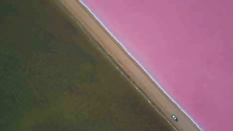 Auto-Auf-Der-Straße-Zwischen-Cactus-Beach-Und-Point-Sinclair-Pink-Lake-In-Australien