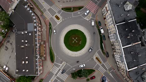 Cars-Driving-At-Roundabout-In-Klodzko,-Poland