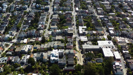 AERIAL:-overview-of-a-dense-community-of-Californian-home-in-San-Francisco,-USA