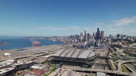 Skyline-Von-Seattle-Mit-Den-Sportstadien-Der-Seahawks-Und-Mariners-Im-Vordergrund,-4k