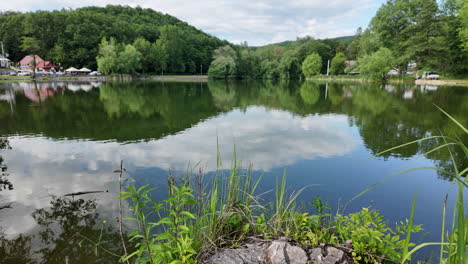 Kleiner-See-Im-Frühlingssonnenschein