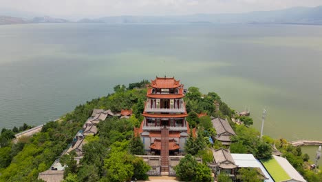 Imágenes-De-Drones-Con-Panorámica-Ascendente-De-Luo-Quan-Ban-Dao