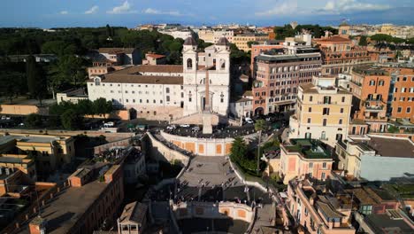 Increíble-Disparo-De-Un-Dron-Sobre-La-Piazza-Di-Spagna-En-Roma,-Italia