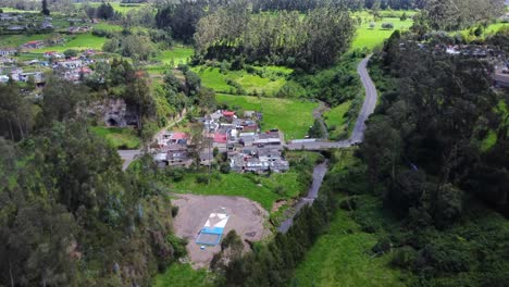 Experimente-La-Serena-Belleza-De-Guitig,-Ubicado-En-El-Corazón-De-La-Provincia-De-Pichincha,-Ecuador