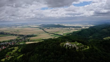 Antena-Hacia-El-Hito-Histórico-Fuerte-Spitzberg-ostrog-En-Srebrna-Gora,-Polonia