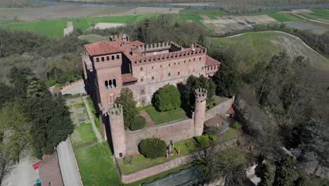 Mittelalterliche-Festung-Am-Hang-Der-Burg-Gabiano