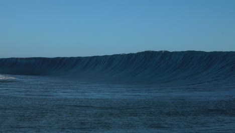 Tahití-Teahupo&#39;o-Ola-Famoso-Surf-Barril-Polinesia-Francesa-Cámara-Lenta-Bola-De-Espuma-Arrecife-De-Coral-París-Juegos-Olímpicos-De-Verano-2024-Viento-Costero-Toro-Rojo-Arcoíris-Passe-Havae-Faremahora-Océano-Pacífico-Pan