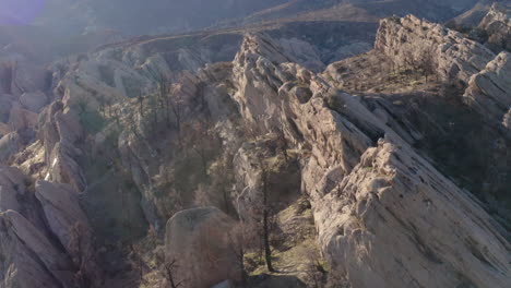 Devil&#39;s-Punchbowl-Arch-Drohnenansicht