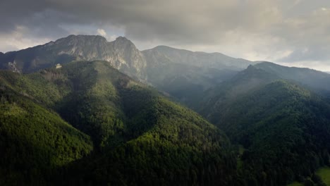 Majestuosa-Cordillera-Cerca-De-Zakopane-En-El-Parque-Nacional-Tatra,-Sur-De-Polonia