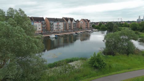 Luftaufnahme-Von-Luxushäusern-Und-St.-Neots-Barford-Road-Davor-In-East-Sussex,-England