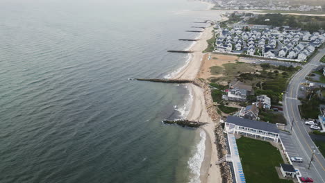 Vista-Panorámica-De-Nantucket-Sound-Y-Dennis-Port-Town-En-Barnstable,-Massachusetts,-EE.UU.