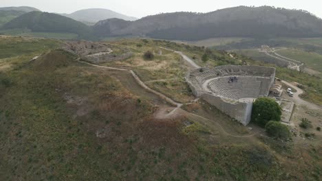 Vista-Aérea-Del-Parque-Arqueológico-De-Las-Ruinas-De-Segesta-En-Sicilia,-Italia.