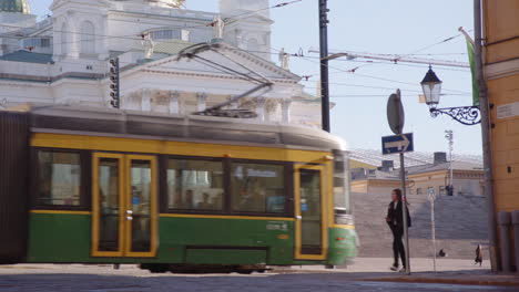 Pedestrian-and-street-traffic-pass-by-with-telephoto-view-of-Helsinki-Cathedral