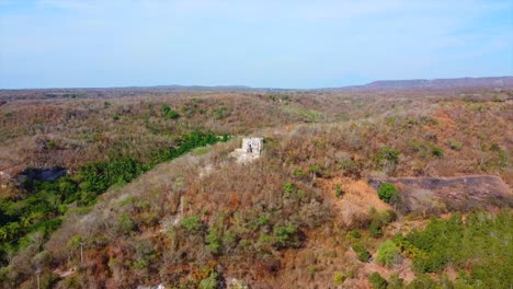 Hermosa-Vista-De-Drone-De-Un-Fuerte-En-Ruinas-Del-Año-1847