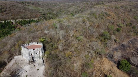 Hermosa-Vista-De-Drone-De-Un-Fuerte-En-Ruinas-Del-Año-1847