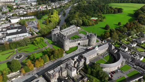 Castillo-De-Kilkenny,-Condado-De-Kilkenny,-Irlanda,-Septiembre-De-2023