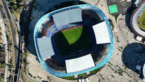 Birds-eye-drone-shot-rotating-above-the-Estadio-Cuauhtémoc,-in-Puebla,-Mexico