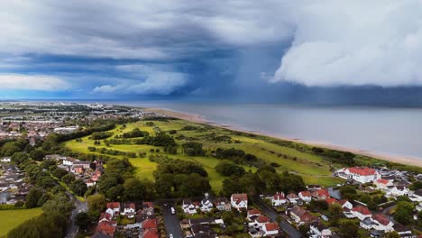 Drohender-Sturm-über-Der-Küstenstadt-Skegness