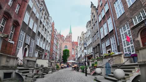 Popular-Gdańsk-city,-Mariacka-Street-with-amber-and-gold-sales
