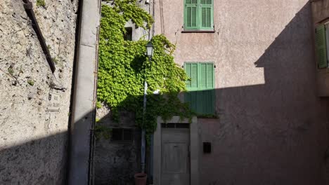 Fayence-En-La-Provenza-Francesa-Arquitectura-Antigua-Caminando-En-El-Pueblo-En-La-Cima-De-Una-Colina