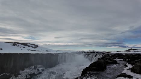 Selfoss-Wasserfall,-Island-An-Einem-Bewölkten-Tag