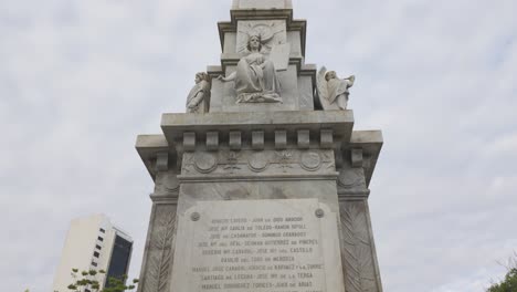 Revelación-Del-Monumento,-Obelisco-En-El-Parque-Central,-Cartagena,-Colombia