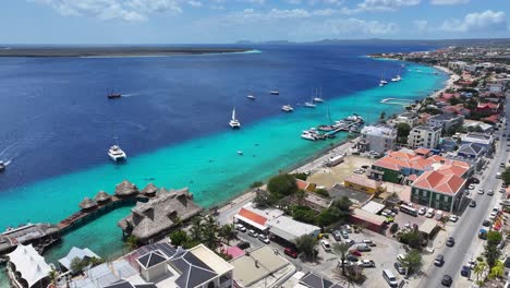 Skyline-Von-Bonaire-Am-Kradendijk-In-Bonaire,-Niederländische-Antillen