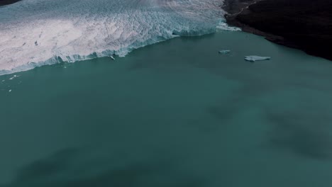 Perito-Moreno-Glacier-In-Los-Glaciares-National-Park,-Santa-Cruz-Province,-Argentina