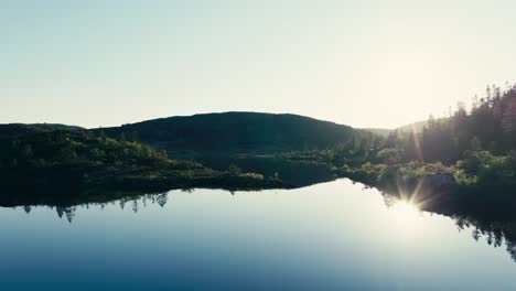 Mjøvatnet,-Indre-Fosen,-Trøndelag,-Norway---A-Breathtaking-View-as-Sunlight-Bathes-the-Lake,-Reflecting-Off-the-Water---Drone-Flying-Forward