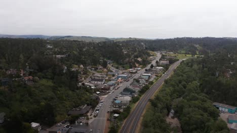 Aerial-descending-close-up-shot-of-charming-Cambria-Village-on-the-Central-Coast-of-California