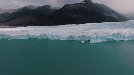 Amplia-Vista-Del-Glaciar-Perito-Moreno-En-Argentina,-Patagonia,-Drone-Aéreo