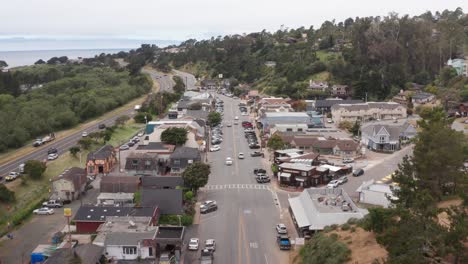 Aerial-descending-close-up-shot-of-charming-Cambria-Village-on-the-Central-Coast-of-California