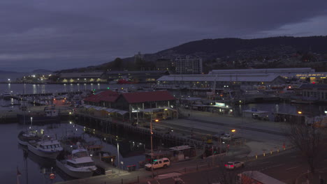 Puerto-De-Hobart-Por-La-Noche,-Tasmania,-Australia