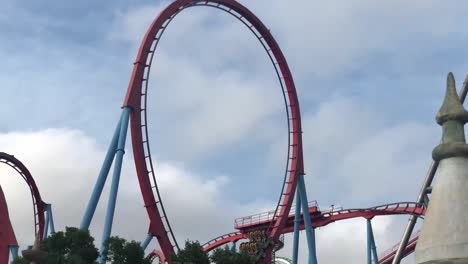 Vergnügungspark-Portaventura-In-Spanien,-Spiral-Fahrgeschäft-In-Tarragona