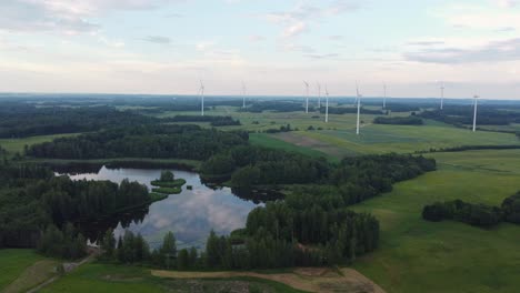 Vista-Aérea-De-Turbinas-Eólicas-Y-Paisaje-Verde