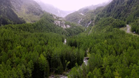 Aerial-take-of-a-valley-full-of-trees-in-the-italian-alps,-Aosta-Valley