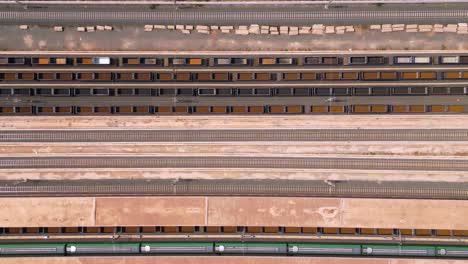 Toma-Aérea-De-Las-Vías-Del-Tren-En-La-Estación-De-Tren-De-Boten,-Laos.