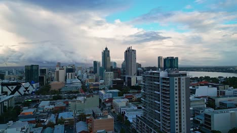 Wolkenkratzer-In-Der-Modernen-Stadt-Perth-In-Westaustralien,-Australien