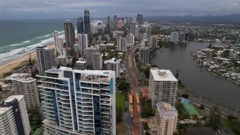 Vista-Aérea-Del-Paraíso-De-Los-Surfistas,-Gold-Coast,-Australia